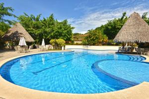 Swimmingpoolen hos eller tæt på Colina 5D - 3 bdr 2 bath Family