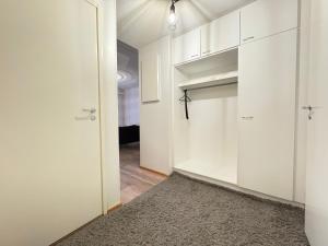 Η κουζίνα ή μικρή κουζίνα στο Saunallinen kaksio Lutakossa -Huippusijainti!