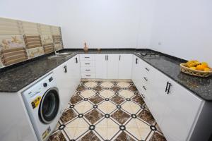 Η κουζίνα ή μικρή κουζίνα στο Akhet House +18 φωτογραφίες