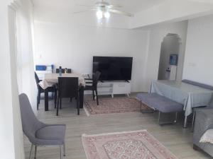 TV a/nebo společenská místnost v ubytování SUBÜŞAH Suit Apart Konaklama