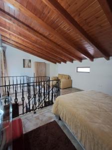 Una cama o camas en una habitación de Enastron