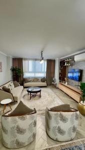 Гостиная зона в Luxury Apartment in Dokki شقة فاخره في الدقي