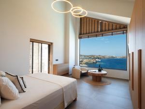 Ένα ή περισσότερα κρεβάτια σε δωμάτιο στο Ligaria Mare +116 φωτογραφίες