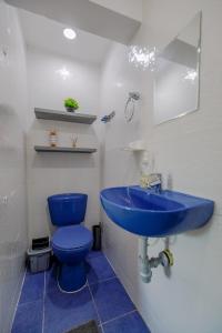 Ένα μπάνιο στο Mini departamento a una cuadra de la playa y de la bahia de Bocagrande