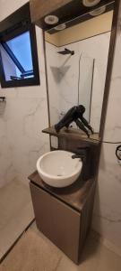 Ένα μπάνιο στο Departamentos Premium