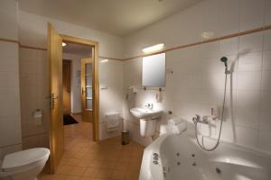 Koupelna v ubytování Hotel Kraví Hora