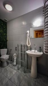 Et badeværelse på Domek w Murzasichlu z kominkiem + 14 billeder