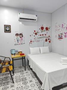 Ένα ή περισσότερα κρεβάτια σε δωμάτιο στο Heartfelt Hideaway 2