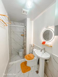 Gallery image of The White Pod-Deluxe in Naga +26 photos