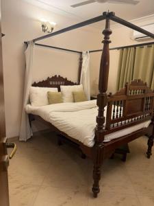 Una cama o camas en una habitación de 4 BHK laxury villa calangute