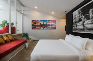 Ένα ή περισσότερα κρεβάτια σε δωμάτιο στο Angkor Serinity Hotel Siem Reap