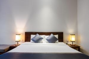 Ένα ή περισσότερα κρεβάτια σε δωμάτιο στο Angkor Serinity Hotel Siem Reap