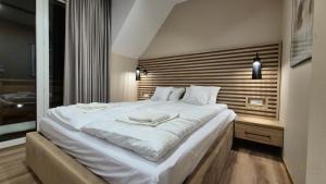 Ένα ή περισσότερα κρεβάτια σε δωμάτιο στο Black Hill Pod Zieleńcem Apartament BOHO Nr6