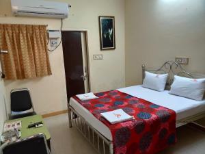 Giường trong phòng chung tại DPD Beach Hotel