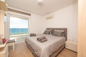 Ένα ή περισσότερα κρεβάτια σε δωμάτιο στο Saroné Villa