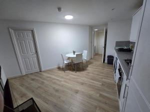 Kuchyň nebo kuchyňský kout v ubytování 2 bedrooms flat + 4 fotografie
