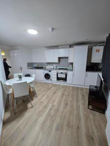 Kuchyň nebo kuchyňský kout v ubytování 2 bedrooms flat