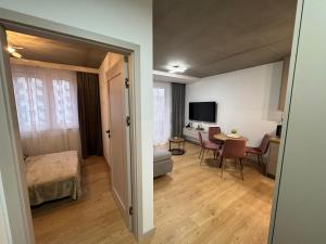 TV a/nebo společenská místnost v ubytování Apartament Piastów - PARKING