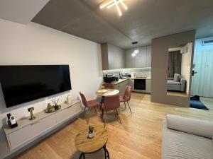 Kuchyň nebo kuchyňský kout v ubytování Apartament Piastów - PARKING