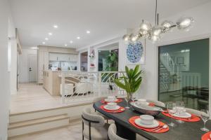 Khu vực ghế ngồi tại Board Games, King Bed, Cocoa Bar, & Firewood!