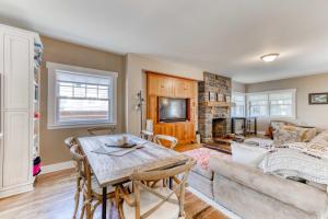 Μια τηλεόραση ή/και κέντρο ψυχαγωγίας στο Apollos Corner - Meredith Lodging