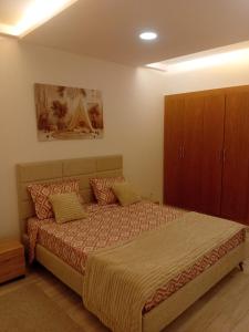 Ένα ή περισσότερα κρεβάτια σε δωμάτιο στο Jardin de Carthage 5 étoiles