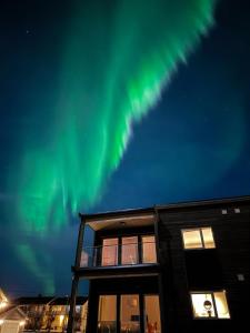 Fotografie z fotogalerie ubytování Apartment 72 m2, 2 bedrooms,Kitchen Bathroom,Wi-Fi and TV v destinaci Vestvågøya