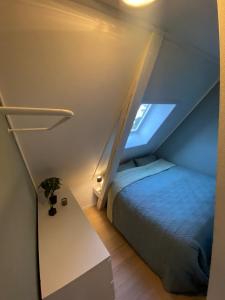 Ένα ή περισσότερα κρεβάτια σε δωμάτιο στο Art Nouveau in the middle of downtown Ålesund +36 φωτογραφίες