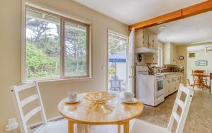 Η κουζίνα ή μικρή κουζίνα στο Ocean Breeze