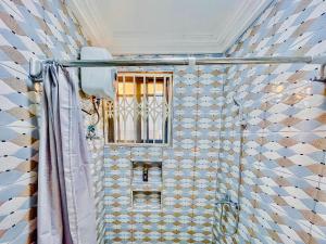 Koupelna v ubytování Caroline Cozy Apartment + 94 fotografií