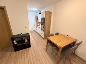 Η κουζίνα ή μικρή κουζίνα στο Apartmán Bern