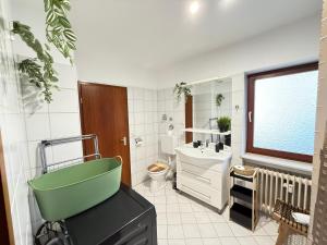 Φωτογραφία από το άλμπουμ του Frankfurt Work and Rest- 4 Bedrooms- 2 WCs- free Parking- 5 Queen size beds- Fast WiFi- roller shutters σε Rodenbach +56 φωτογραφίες