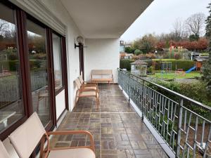 Μπαλκόνι ή βεράντα στο Frankfurt Work and Rest- 4 Bedrooms- 2 WCs- free Parking- 5 Queen size beds- Fast WiFi- roller shutters