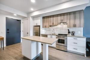 Kuchyň nebo kuchyňský kout v ubytování The Lennox - Corporate 1 Bedroom Rental in Ottawa 502 + 6 fotografií