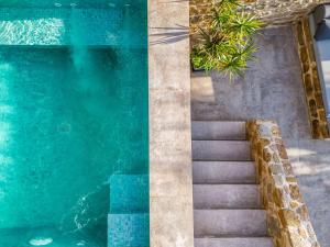 Πισίνα στο ή κοντά στο Gialova Hills - Luxury Villa with Private Pool, Garden & Seaview