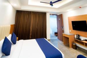 Μια τηλεόραση ή/και κέντρο ψυχαγωγίας στο Star by Hotel Black moon'couple friendly Near Rk ashram Metro