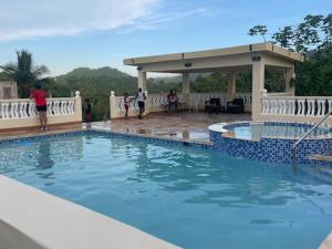 Φωτογραφία από το άλμπουμ του Lowe's Camping Ground and Retreat 