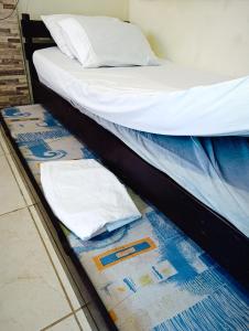 Кровать или кровати в номере kitnet family - 2 quadras da praia da Enseada