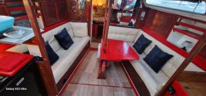 Χώρος καθιστικού στο Grand voilier avec tout confort