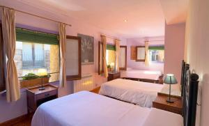 Ένα ή περισσότερα κρεβάτια σε δωμάτιο στο Cal Crispi