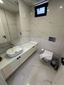 Ένα μπάνιο στο Modern Villa with Heated Private Pool - Antalya Lara