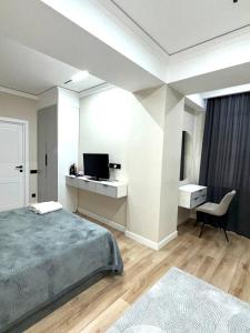 Ένα ή περισσότερα κρεβάτια σε δωμάτιο στο Красивая трёхкомнатная квартира