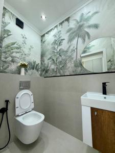 Ένα μπάνιο στο Красивая трёхкомнатная квартира