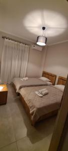 Postel nebo postele na pokoji v ubytování Eleusis luxury flat 2