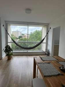 En balkon eller terrasse på Japanese Tatami Room between Paris and Versailles