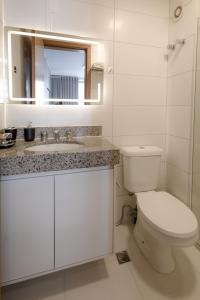 Et badeværelse på Complexo DF PLAZA Shopping - Stay in Brasilia's best complex