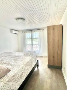 Φωτογραφία από το άλμπουμ του Villa Cataleya - Jacuzzi, Pool & Sea View in Orient Bay σε Orient Bay