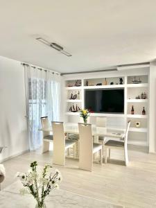 Φωτογραφία από το άλμπουμ του Villa Cataleya - Jacuzzi, Pool & Sea View in Orient Bay σε Orient Bay