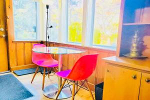 Ảnh trong thư viện ảnh của Cottage like home in Toronto ở Toronto