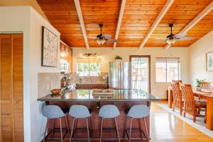 Фотография из галереи Vacation Home In Kailua Kona-Aloha Breeze в городе Каилуа-Кона